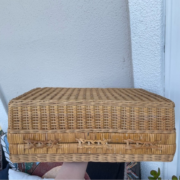 Vintage Wicker Picnic Basket - Picture 6 of 13